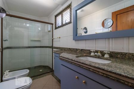 Apartamento à venda com 285m², 4 quartos e 4 vagas Apartamento à venda com 285m², 4 quartos e 4 vagasBanheiro da Suíte 2