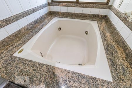 Apartamento à venda com 285m², 4 quartos e 4 vagas Apartamento à venda com 285m², 4 quartos e 4 vagasDetalhe do Banheiro da Suíte 1