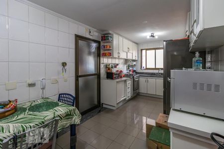 Apartamento à venda com 285m², 4 quartos e 4 vagas Apartamento à venda com 285m², 4 quartos e 4 vagasCozinha
