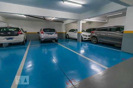 Apartamento à venda com 285m², 4 quartos e 4 vagas Apartamento à venda com 285m², 4 quartos e 4 vagasVagas