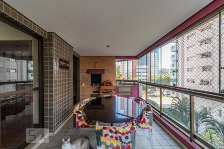 Apartamento à venda com 285m², 4 quartos e 4 vagas Apartamento à venda com 285m², 4 quartos e 4 vagasVaranda Gourmet