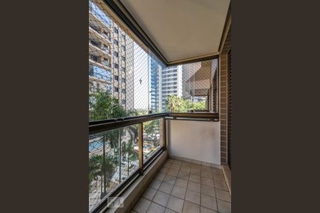 Apartamento à venda com 285m², 4 quartos e 4 vagas Apartamento à venda com 285m², 4 quartos e 4 vagasVaranda da Suíte 1