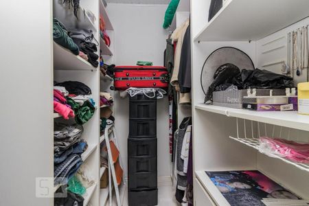 Casa à venda com 268m², 3 quartos e 2 vagas Casa à venda com 268m², 3 quartos e 2 vagasCloset do quarto