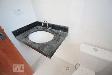Banheiro de apartamento para alugar com 1 quarto, 35m² em Vila Jacuí, São Paulo