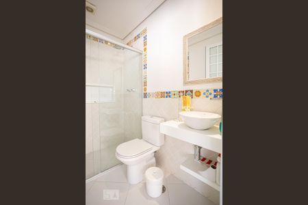 Casa de condomínio à venda com 900m², 5 quartos e sem vaga Casa de condomínio à venda com 900m², 5 quartos e sem vagaBanheiro