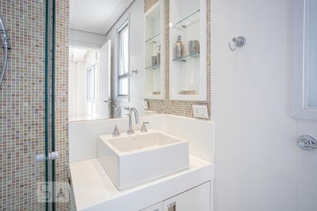 Casa de condomínio à venda com 900m², 5 quartos e sem vaga Casa de condomínio à venda com 900m², 5 quartos e sem vagaBanheiro 4