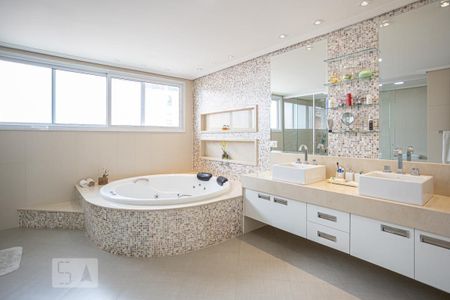 Casa de condomínio à venda com 900m², 5 quartos e sem vaga Casa de condomínio à venda com 900m², 5 quartos e sem vagaBanheiro 2