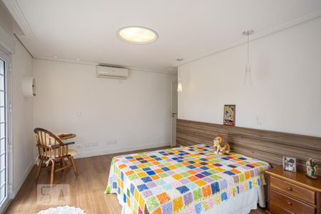 Casa de condomínio à venda com 900m², 5 quartos e sem vaga Casa de condomínio à venda com 900m², 5 quartos e sem vagaSuíte 4