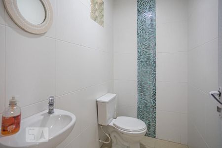 Casa de condomínio à venda com 900m², 5 quartos e sem vaga Casa de condomínio à venda com 900m², 5 quartos e sem vagaBanheiro de Serviço