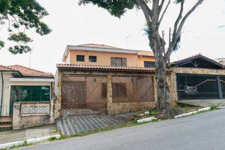 Casa para alugar com 250m², 3 quartos e 8 vagasFachada