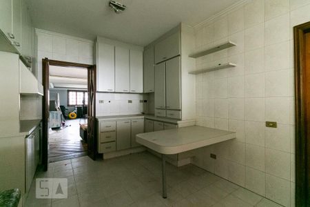 Casa para alugar com 250m², 3 quartos e 8 vagasCozinha