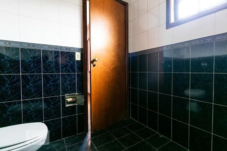 Casa para alugar com 250m², 3 quartos e 8 vagasBanheiro da Suíte 2