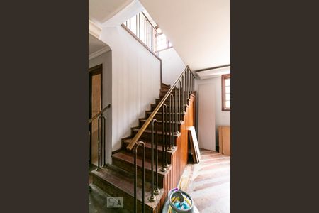 Escadas de casa para alugar com 3 quartos, 250m² em Penha de França, São Paulo