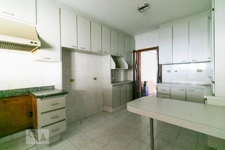 Casa para alugar com 250m², 3 quartos e 8 vagasCozinha