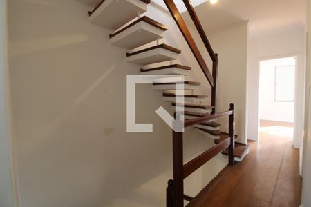 Escada para salão de casa à venda com 4 quartos, 215m² em Jardim Petrópolis, São Paulo