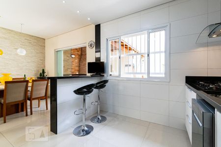 Casa à venda com 190m², 4 quartos e 2 vagas Casa à venda com 190m², 4 quartos e 2 vagasCozinha