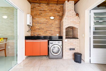 Casa à venda com 190m², 4 quartos e 2 vagas Casa à venda com 190m², 4 quartos e 2 vagasChurrasqueira