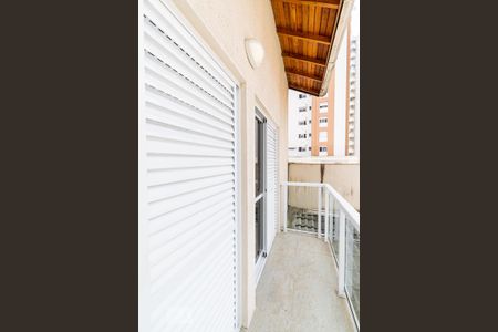 Casa à venda com 190m², 4 quartos e 2 vagas Casa à venda com 190m², 4 quartos e 2 vagasSacada do Quarto 2 e 3