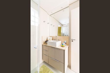 Casa à venda com 190m², 4 quartos e 2 vagas Casa à venda com 190m², 4 quartos e 2 vagasBanheiro Social