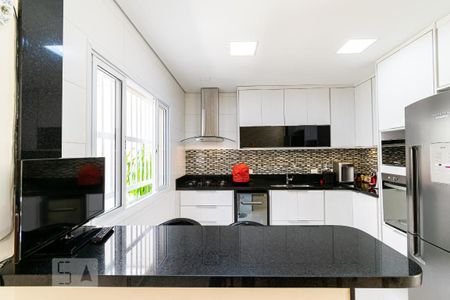 Casa à venda com 190m², 4 quartos e 2 vagas Casa à venda com 190m², 4 quartos e 2 vagasCozinha