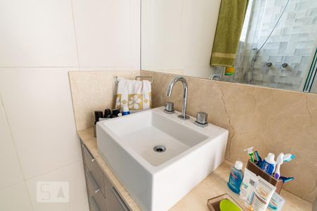 Casa à venda com 190m², 4 quartos e 2 vagas Casa à venda com 190m², 4 quartos e 2 vagasBanheiro Social