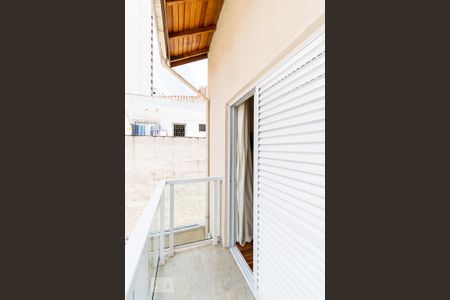 Casa à venda com 190m², 4 quartos e 2 vagas Casa à venda com 190m², 4 quartos e 2 vagasSacada do Quarto 2 e 3