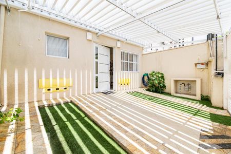 Casa à venda com 190m², 4 quartos e 2 vagas Casa à venda com 190m², 4 quartos e 2 vagasGaragem