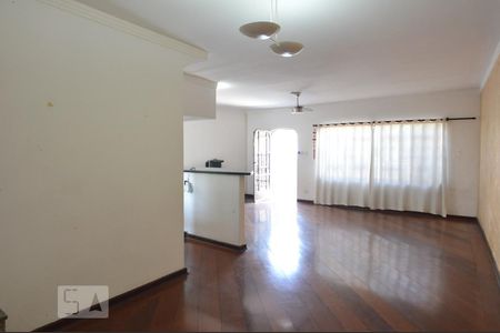 Sala de casa à venda com 3 quartos, 193m² em Vila Prudente, São Paulo