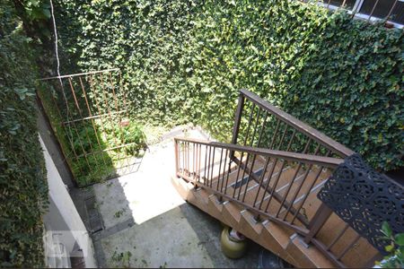 Casa à venda com 193m², 3 quartos e 3 vagasEscada para a garagem