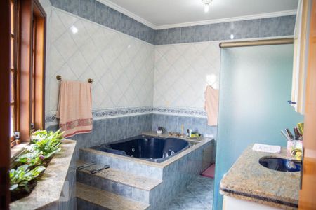 Casa à venda com 562m², 5 quartos e 4 vagasBanheiro da Suíte