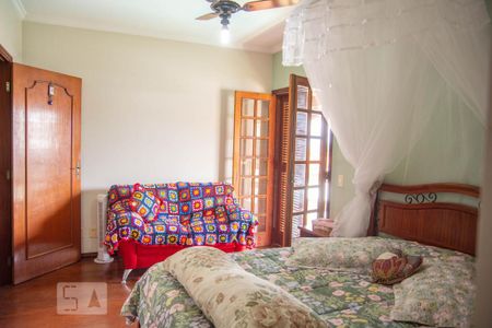 Casa à venda com 562m², 5 quartos e 4 vagasQuarto 4 - Suíte