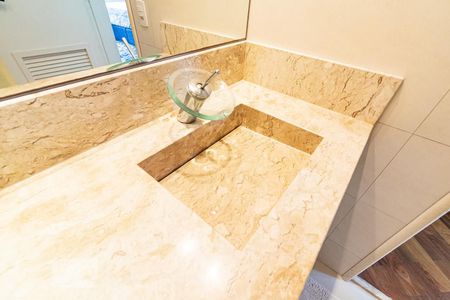 Apartamento à venda com 136m², 4 quartos e 2 vagasBanheiro 