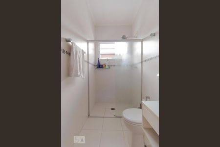 Casa à venda com 256m², 4 quartos e 3 vagasBanheiro 01