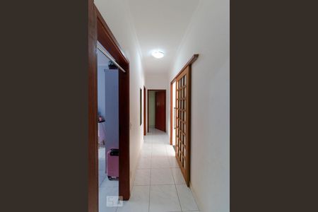 Casa à venda com 256m², 4 quartos e 3 vagasCorredor