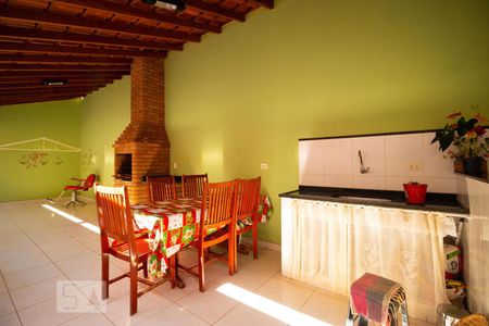 Casa à venda com 256m², 4 quartos e 3 vagasChurrasqueira