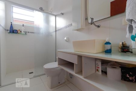 Casa à venda com 256m², 4 quartos e 3 vagasBanheiro 01