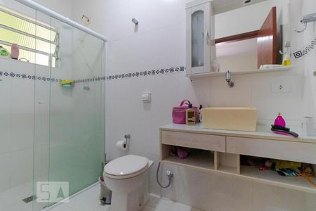 Casa à venda com 256m², 4 quartos e 3 vagasBanheiro da Suíte 02