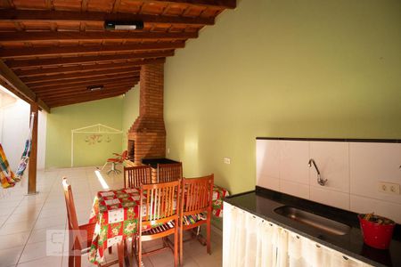Casa à venda com 256m², 4 quartos e 3 vagasChurrasqueira