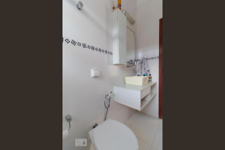 Casa à venda com 256m², 4 quartos e 3 vagasBanheiro 01