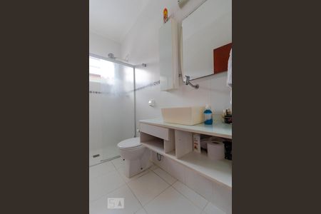 Casa à venda com 256m², 4 quartos e 3 vagasBanheiro 01