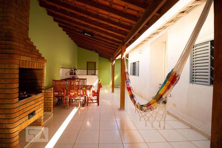 Casa à venda com 256m², 4 quartos e 3 vagasChurrasqueira