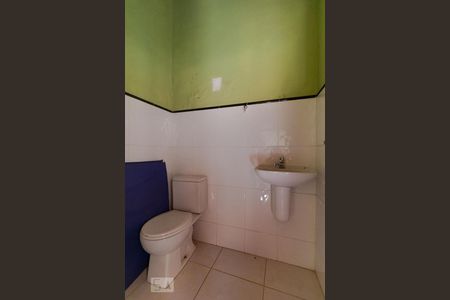 Casa à venda com 256m², 4 quartos e 3 vagasBanheiro 02