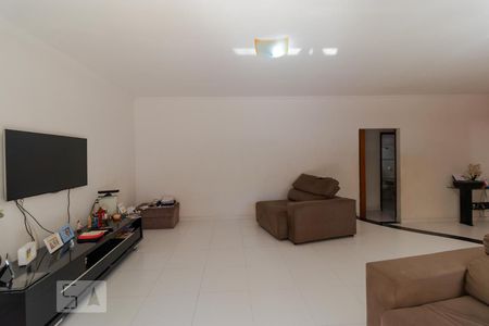 Casa à venda com 256m², 4 quartos e 3 vagasSalas