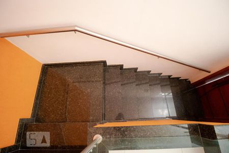 Casa à venda com 256m², 4 quartos e 3 vagasEscada