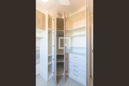 Apartamento para alugar com 43m², 2 quartos e 1 vagaQuarto 01 - Armário