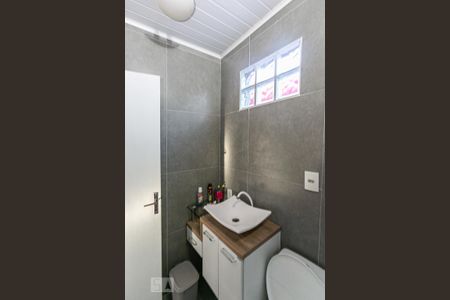 Casa à venda com 64m², 3 quartos e 1 vaga Casa à venda com 64m², 3 quartos e 1 vagaBanheiro