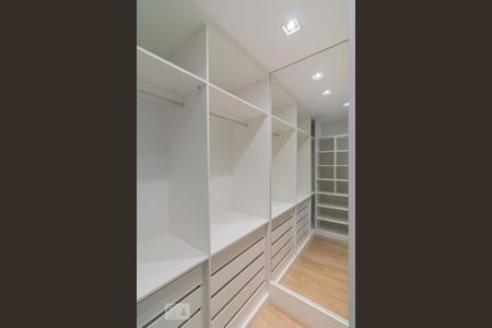 Closet Suíte de apartamento à venda com 2 quartos, 105m² em Vila Nova Conceição, São Paulo