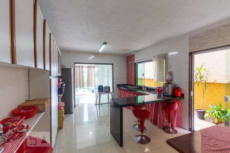 Casa à venda com 262m², 4 quartos e 8 vagas Casa à venda com 262m², 4 quartos e 8 vagasCozinha