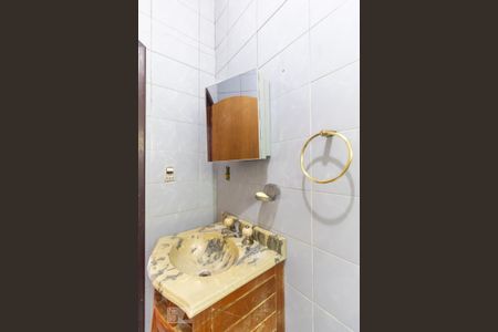 Casa à venda com 262m², 4 quartos e 8 vagas Casa à venda com 262m², 4 quartos e 8 vagasBanheiro 1