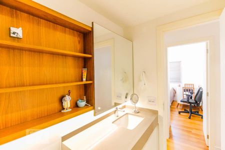 Apartamento à venda com 132m², 4 quartos e 2 vagasBanheiro